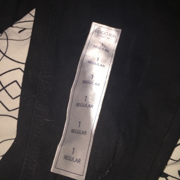 NWT Black Distressed Mid-Rise Skinny Ankle Jeans - Picture 3 of 7